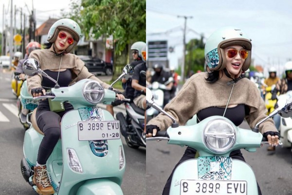 10 Momen Seru Wika Salim Touring ke Bali, Naik Vespa Kesayangan!