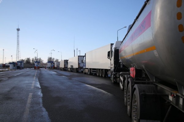 Polandia Larang Masuk Truk Asal Belarus dan Rusia