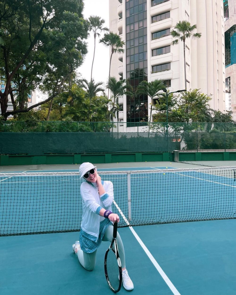 9 Outfit Bermain Tenis ala Syahrini, Tetap Kece dengan Hijab