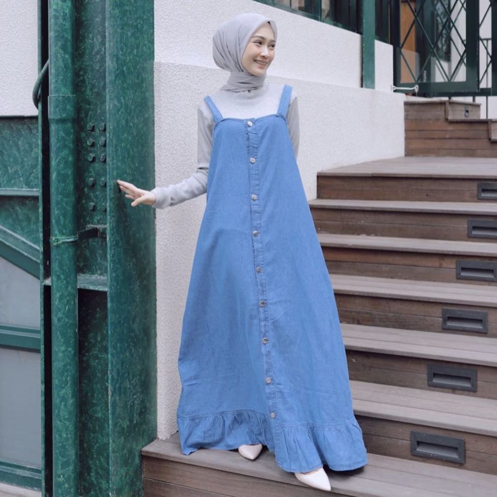 9 Inspirasi OOTD Outfit Hijab dan Denim, Tampil Kece!