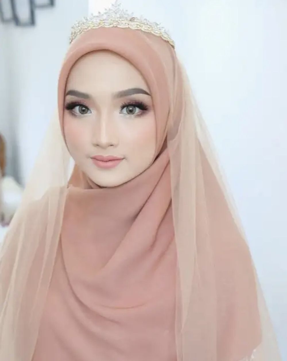 9 Inspirasi Gaya Hijab Wedding, Tampil Menawan di Hari Spesial