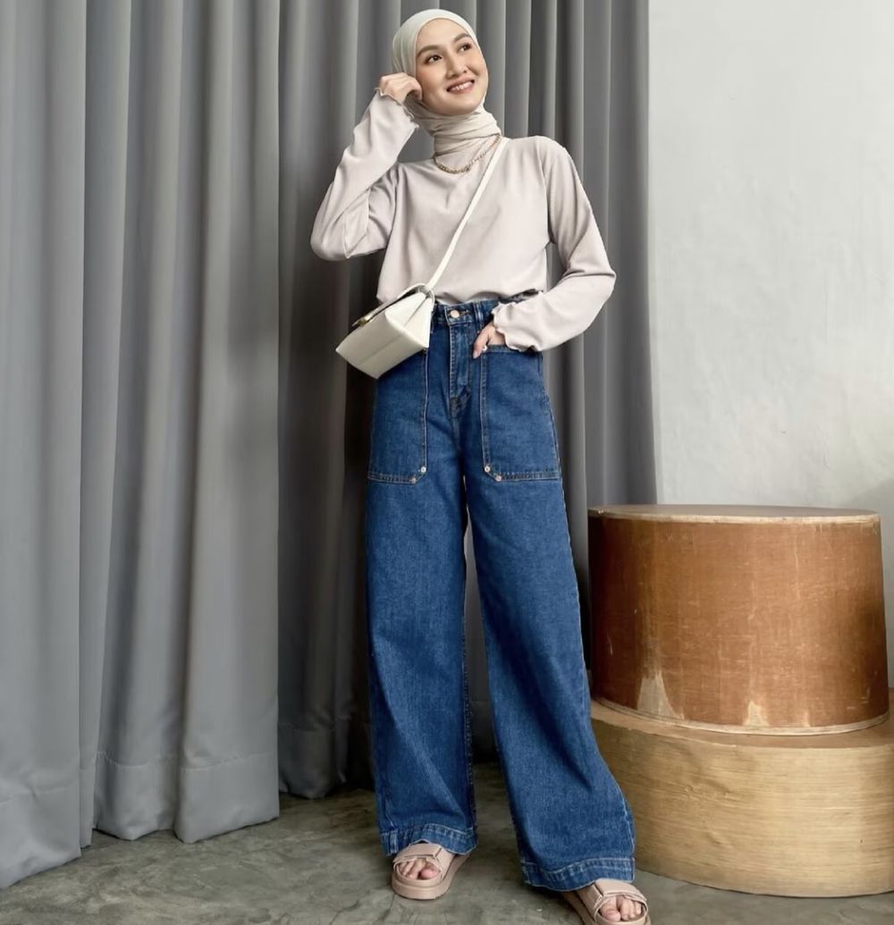 9 Inspirasi OOTD Outfit Hijab dan Denim, Tampil Kece!