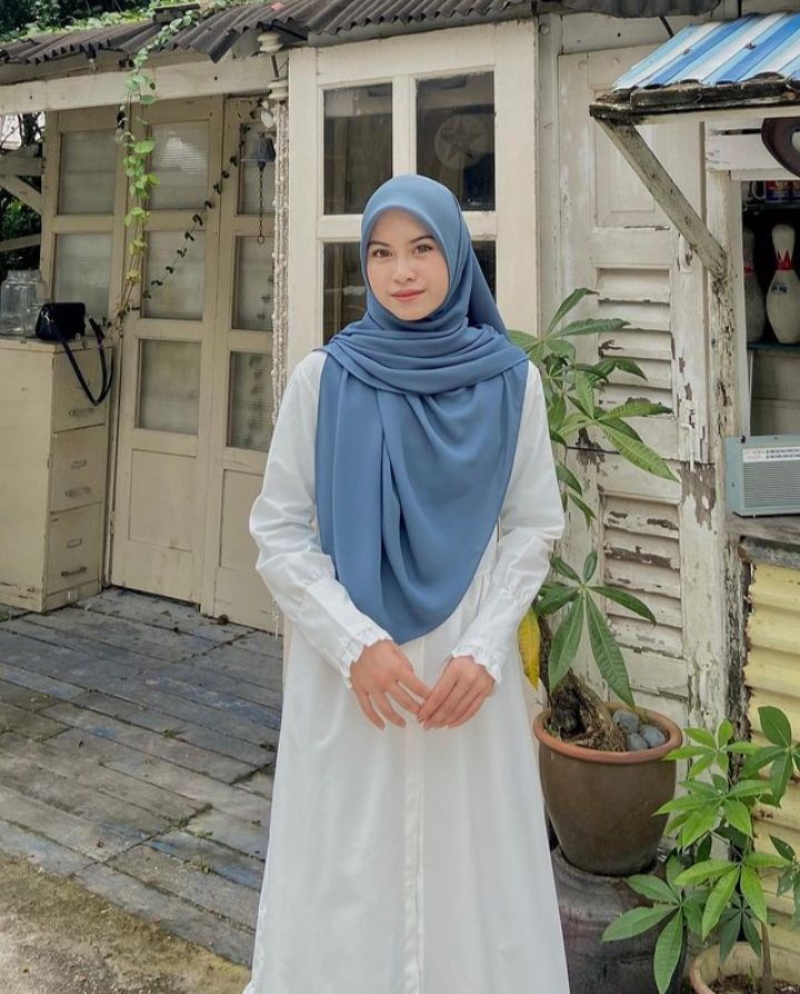 Inspirasi Hijab Menutup Dada Untuk Wisuda