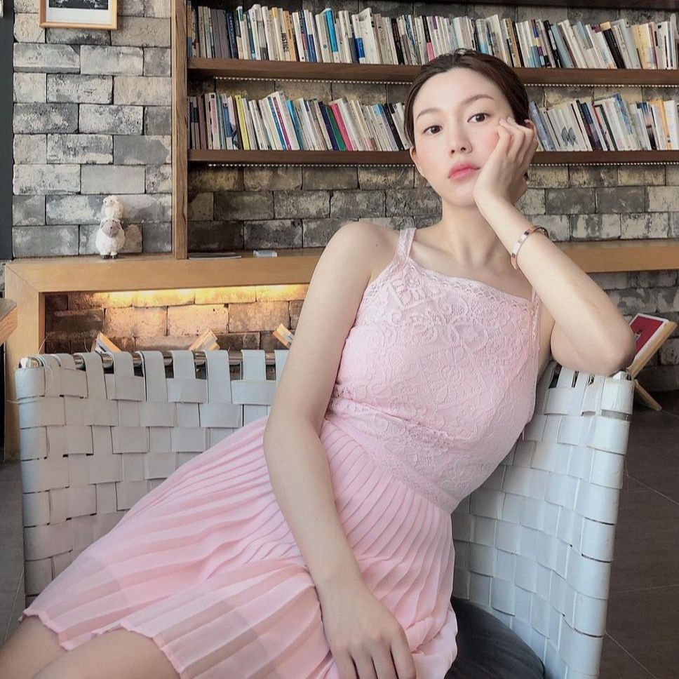 10 Ide Dress Korean Style ala Lee Da In, Calon Istri Lee Seunggi
