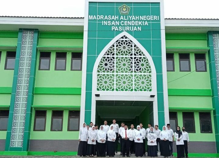 Top 10 SMA Terbaik di Jawa Timur 2022