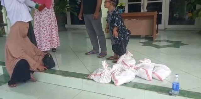 11 Tahun Menabung, Pria ini Bayar Biaya Haji Pakai 5 Karung Uang Logam