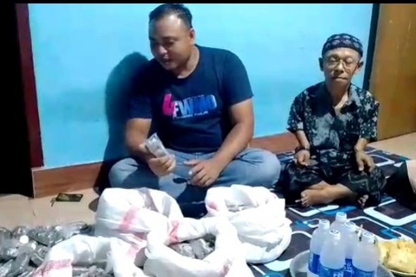 11 Tahun Menabung, Pria ini Bayar Biaya Haji Pakai 5 Karung Uang Logam