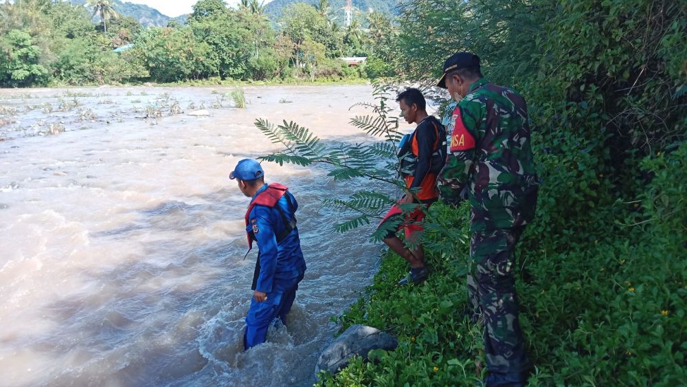 Tim SAR Hentikan Pencarian Ayah dan Anak Terseret Banjir di NTT 