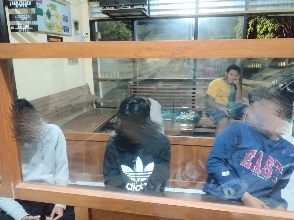 Warga Srigading Bantul Tangkap 3 Pelajar SMK Bawa Senjata Gir