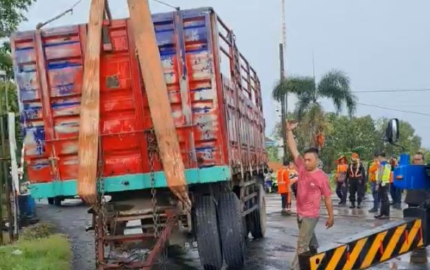 Truk Mogok di Perlintasan, 4 Perjalanan KA Terganggu