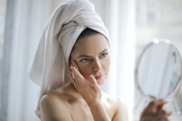 5 Kebiasaan yang Dapat Merusak Skin Barrier, Jangan Ngeyel deh!