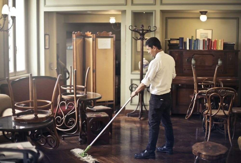 5 Cara Menghilangkan Debu di Ruangan Biar Bersih Maksimal 