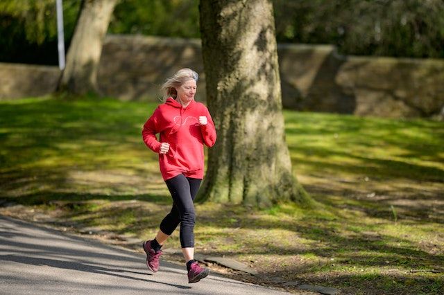5 Perbedaan Jogging dan Lari, Lebih Sehat yang Mana ya?