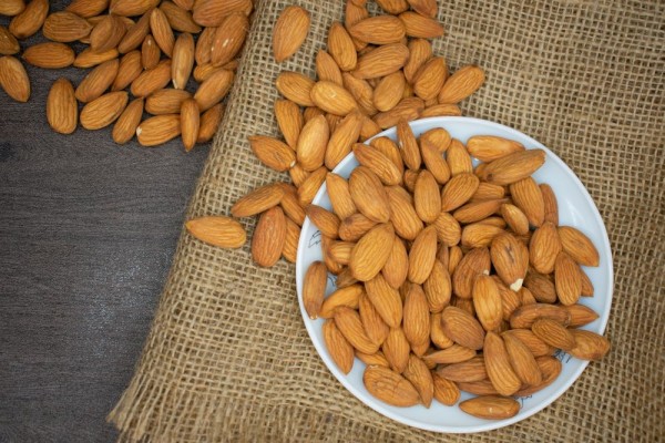 5 Manfaat Kacang Almond untuk Mencegah dan Mengurangi Risiko Penyakit