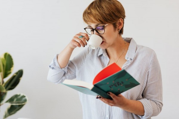 5 Tips agar Selalu Punya Waktu Buat Membaca, Sibuk Bukan Halangan