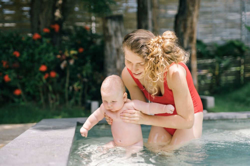5 Fakta Anak Belajar Berenang Anak, Penting Nggak sih?