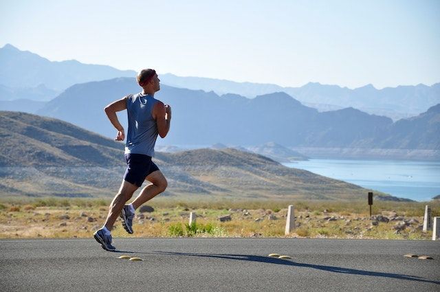 5 Perbedaan Jogging dan Lari, Lebih Sehat yang Mana ya?