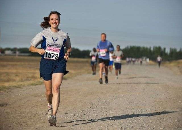 5 Perbedaan Jogging dan Lari, Lebih Sehat yang Mana ya?