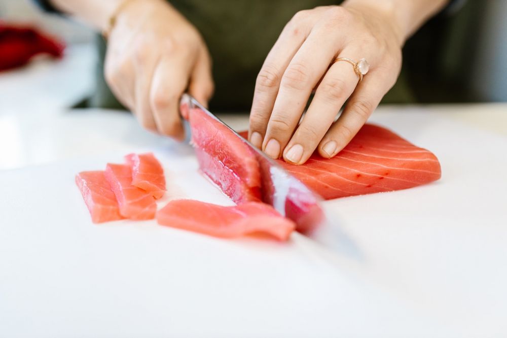5 Cara Menyimpan Salmon agar Tahan Lama dan Tidak Bau