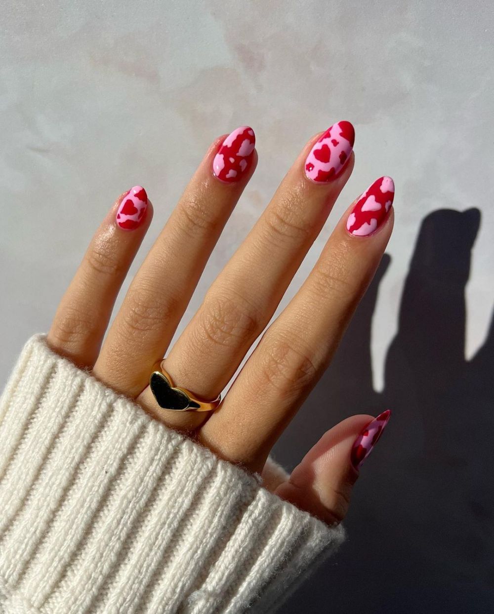 48 Inspirasi Desain Nail Art Tema Love yang Catchy tapi Simpel Lho