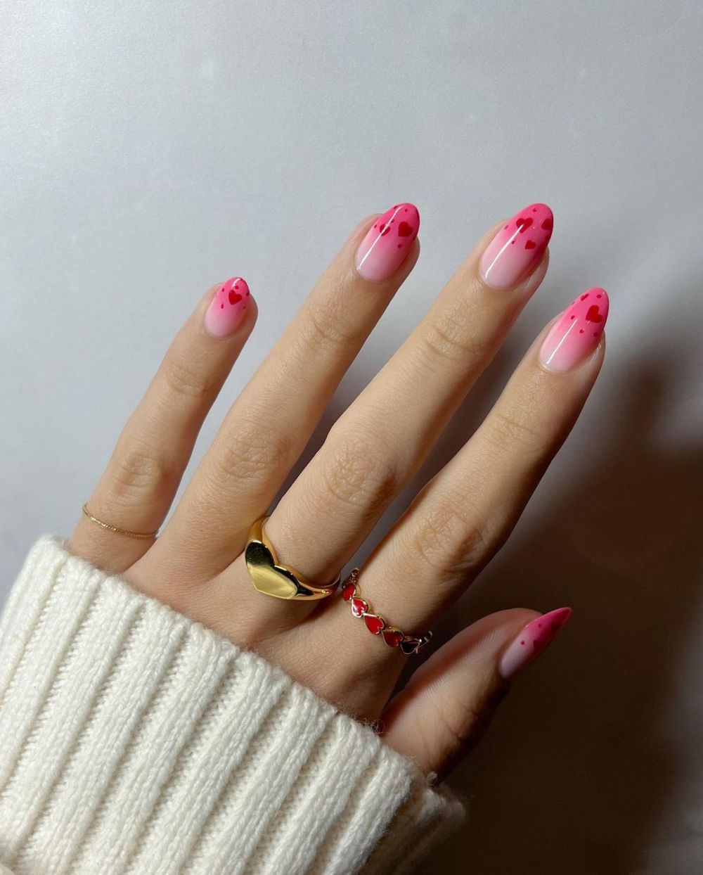 48 Inspirasi Desain Nail Art Tema Love yang Catchy tapi Simpel Lho