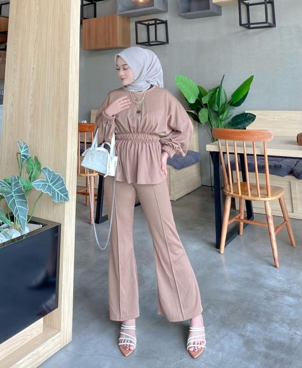 10 OOTD dengan One Set ala Hanifa Lestari, Simple dan Minimalis! 