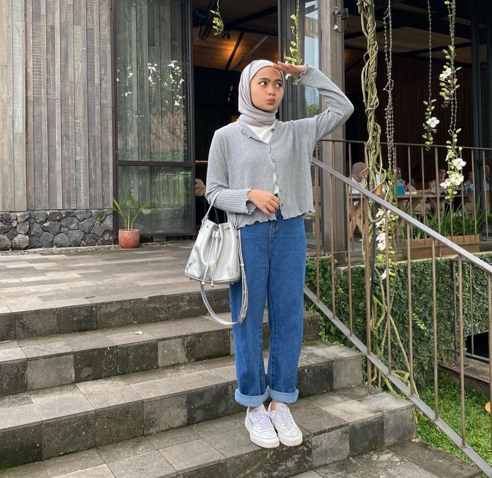 9 OOTD Hijab Casual Cardigan Rajut ala Selebgram Maryam Nurul