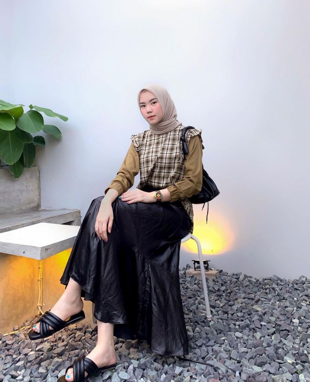 9 Ide OOTD buat Ngedate ala Ersha Nadhia, dari Celana hingga Rok!