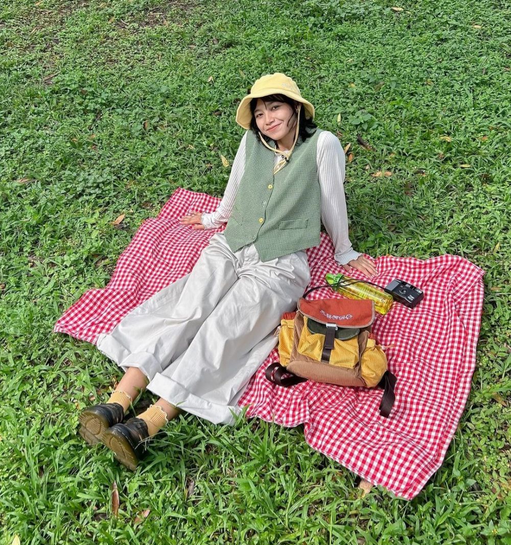 10 OOTD Piknik Tema Korean Style ala Avinda, Instagramable Abis!