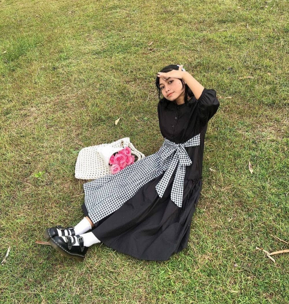 10 OOTD Piknik Tema Korean Style ala Avinda, Instagramable Abis!