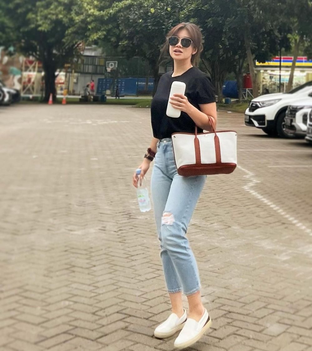 9 Inspirasi Lazy Outfit Style Ala Agatha Suci Effortless