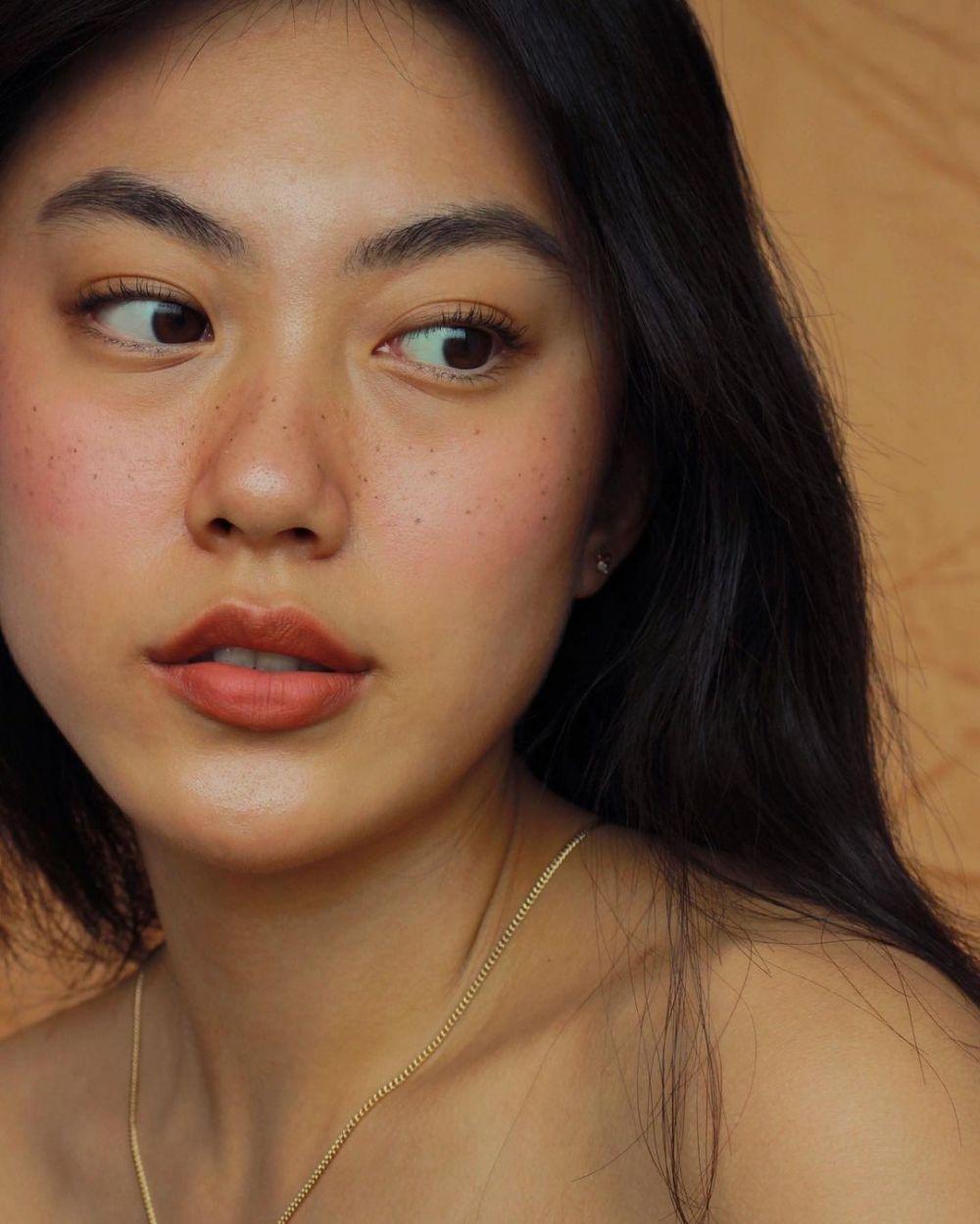 Alampo Blog: 9 Inspirasi Makeup Minimalis ala Haley Kim - IDN Times