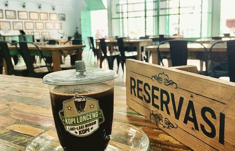 8 Kafe Vintage di Malang yang Memikat dengan Estetika Unik!