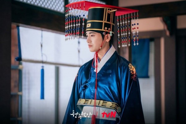 6 Sisi Lembut Pangeran Lee Hwan di Our Blooming Youth