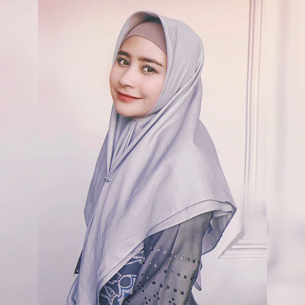 Pesona Prilly Latuconsina Pakai Hijab, Bikin Adem!