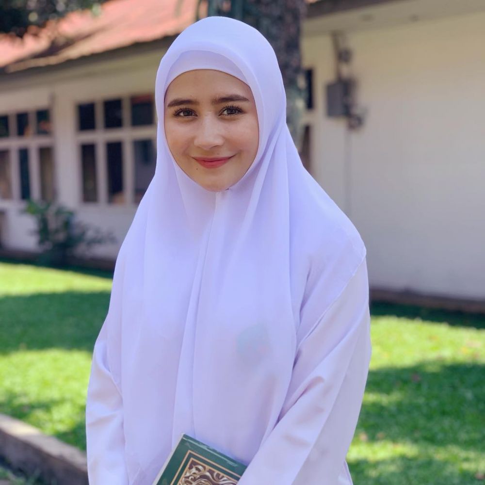 Pesona Prilly Latuconsina Pakai Hijab, Bikin Adem!