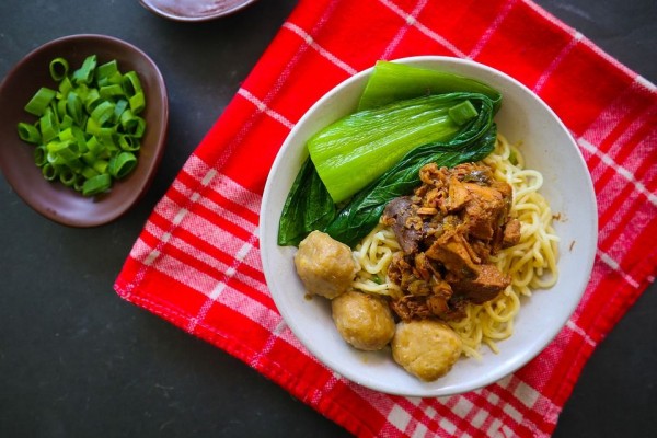 Resep Mie Ayam Rica, Cita Rasa Gurih Pedasnya Bikin Nagih!