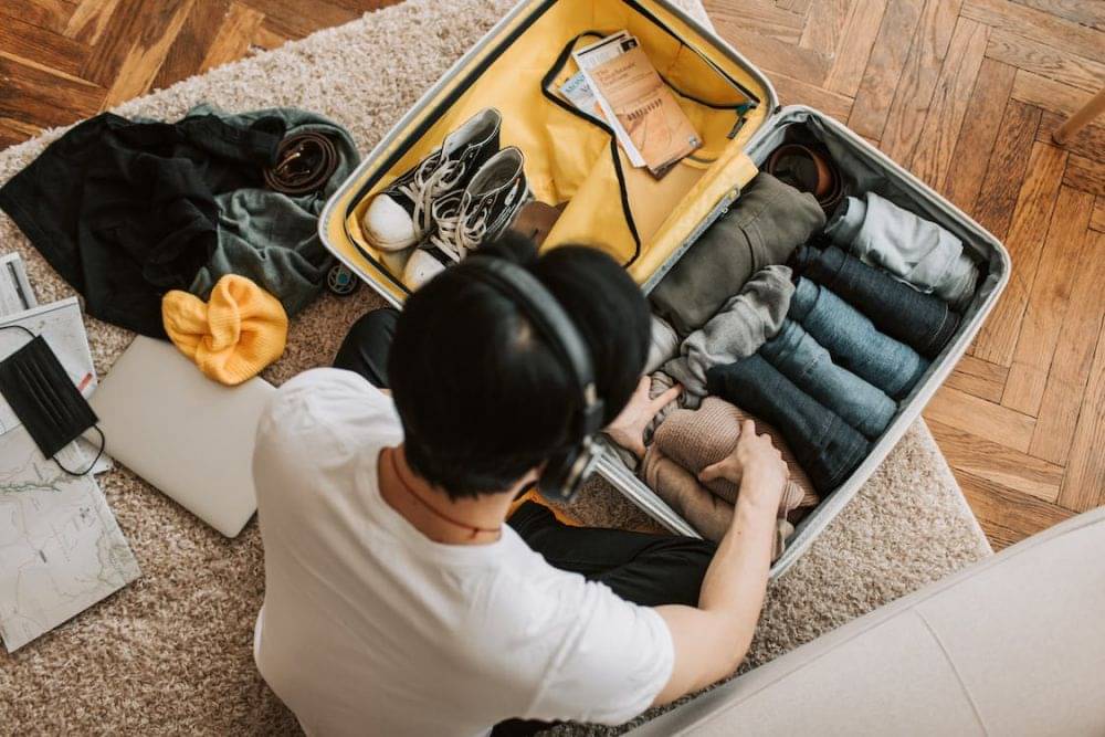 5 Tips Packing Baju Untuk Traveling Biar Rapi Dan Efisien