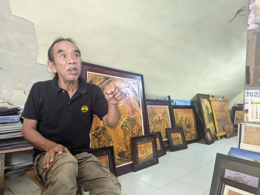 Mengenal Zaenal Daeng Beta, Maestro Lukisan Tanah Liat dari Makassar