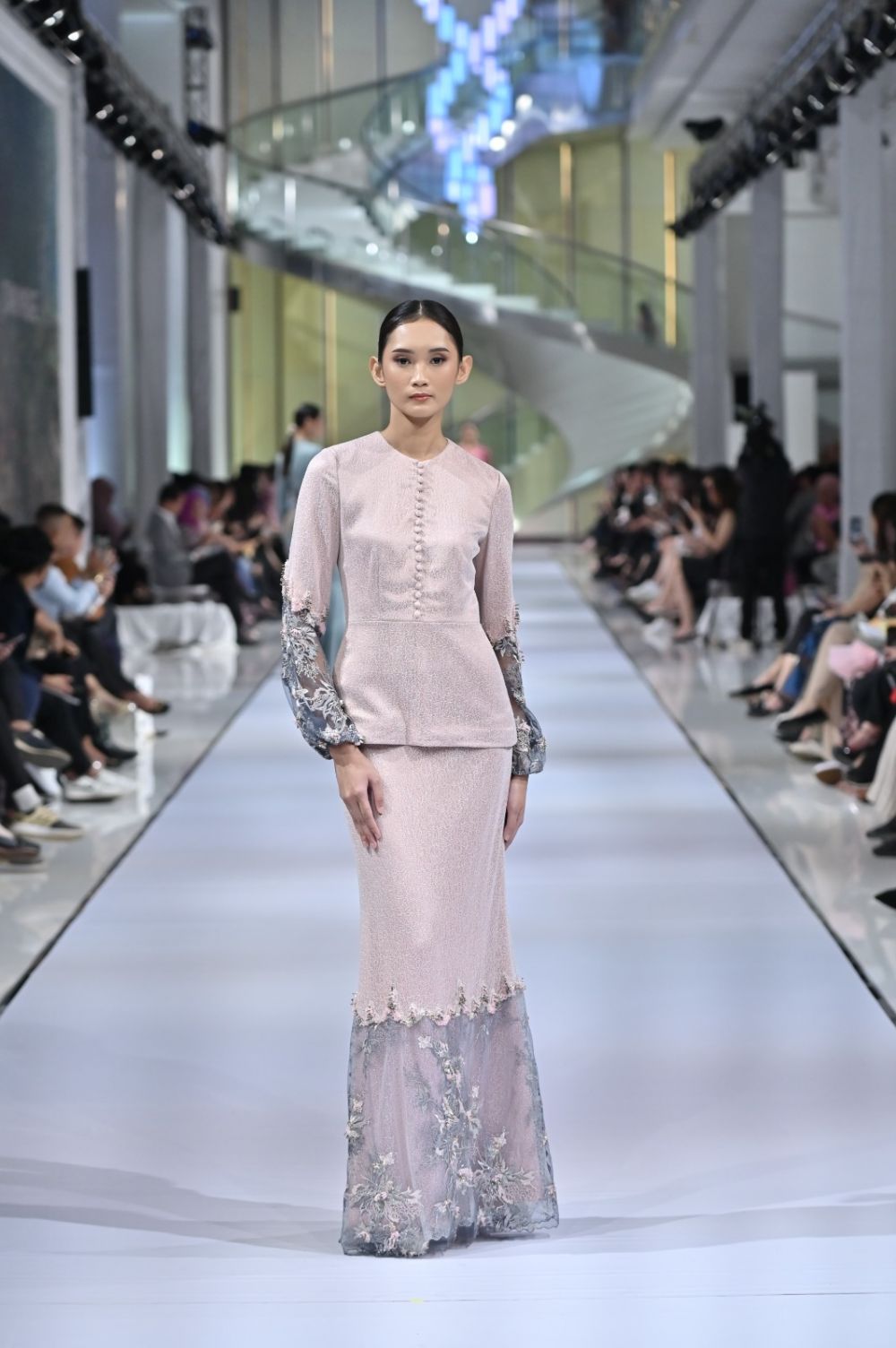 12 Inspirasi Baju Lebaran Dari Koleksi Jovian Mandagie