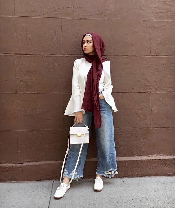 9 Ide Outfit Hijabers Pakai Kulot Jeans, Tampil Stylish saat Bukber!