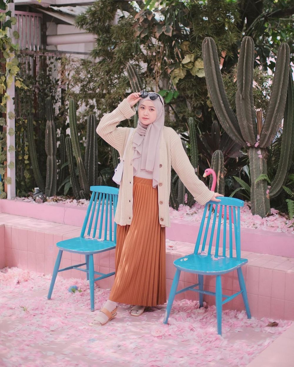 9 Ide OOTD Kuliah Rok Plisket ala Sari Endah Pratiwi
