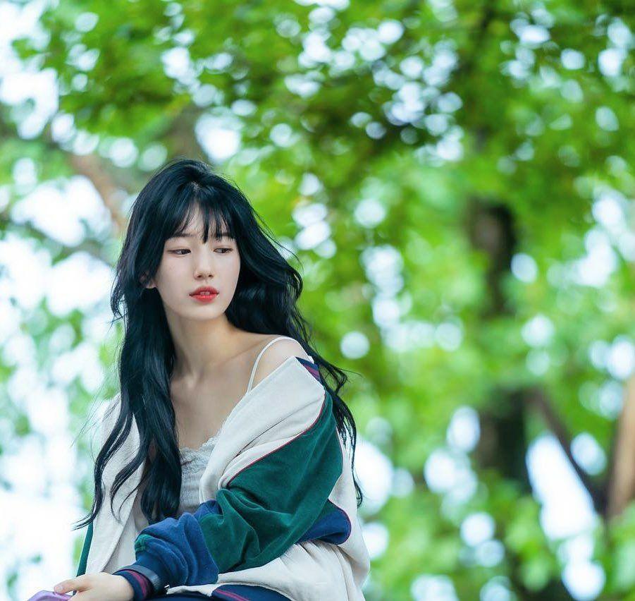 10 Potret Bae Suzy dengan Model Rambut Hime Cut, Kawai Banget!