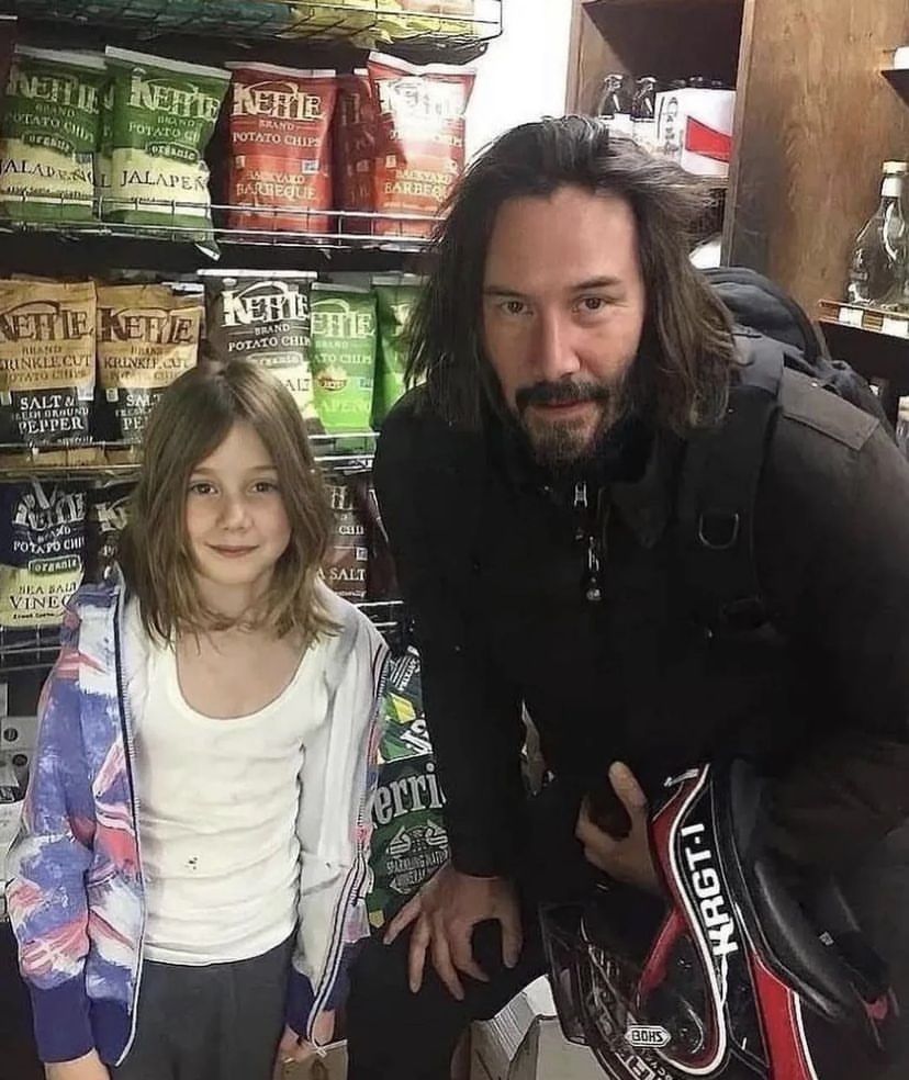 9 Bukti Kebaikan Keanu Reeves Di Dunia Nyata, Gak Abis-abis!