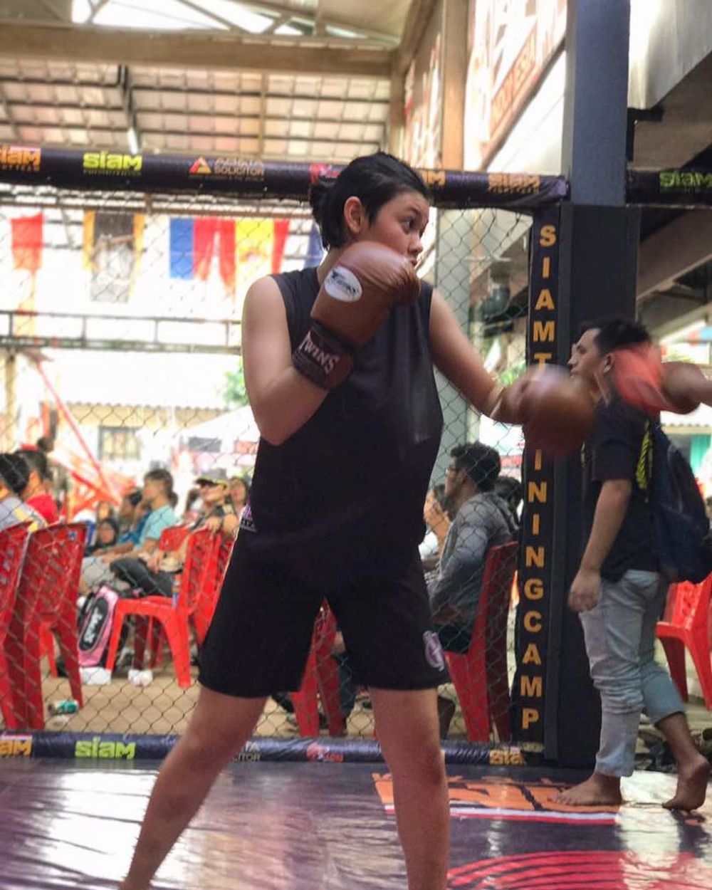 9 Potret Memukau Marella, Model Muda Tomboy Eks Atlet Boxing