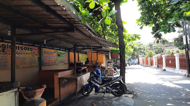 7 Tempat Makan Murah Dekat UNY, Harganya Gak Bikin Dompet Jebol