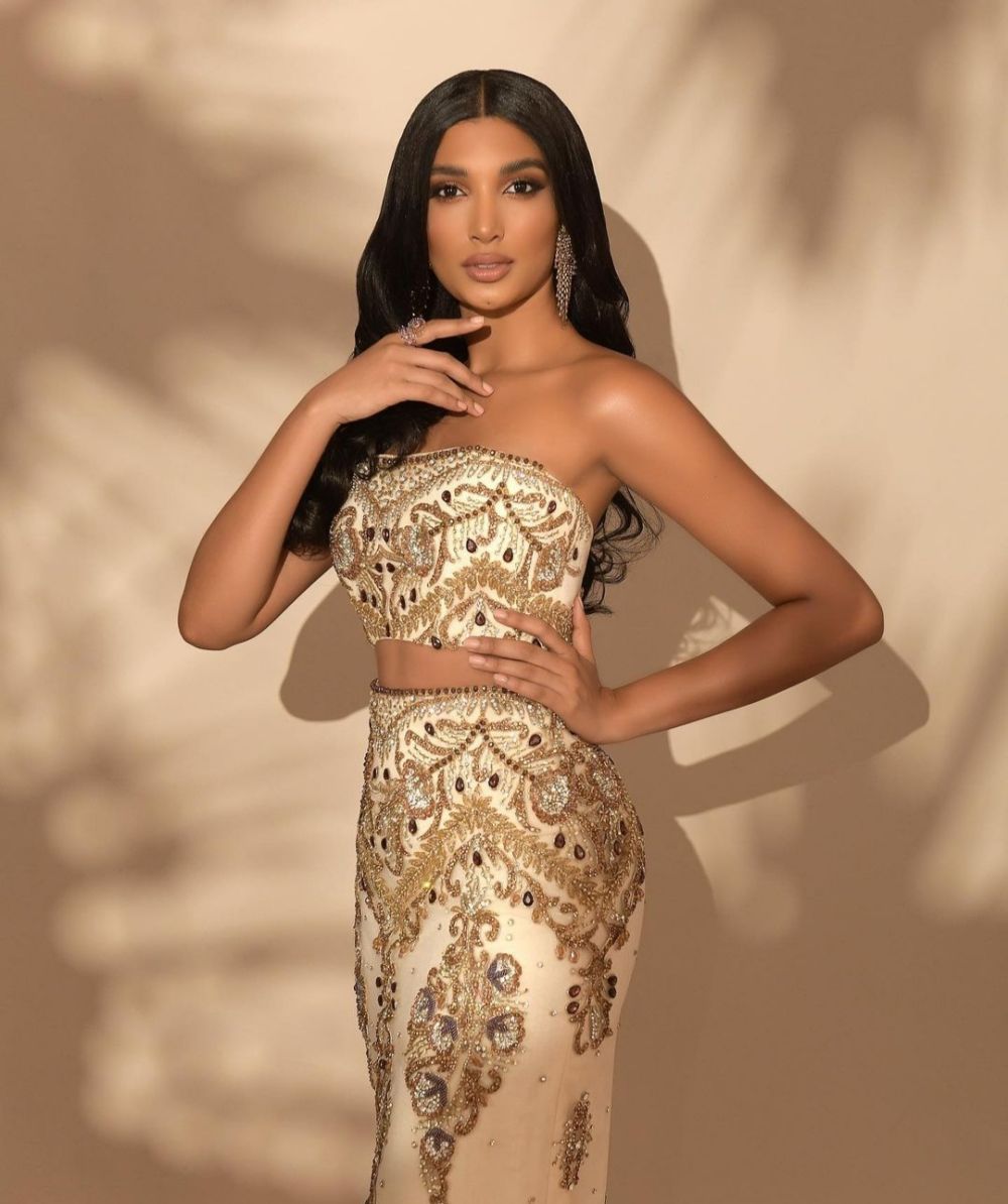 9 Potret Celinee Santos Miss International Dominika 2022