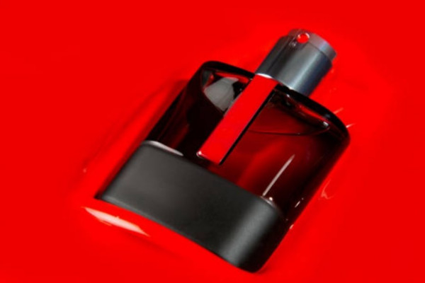 5 Rekomendasi Merek Cologne Lokal Pria, Wanginya Maskulin!