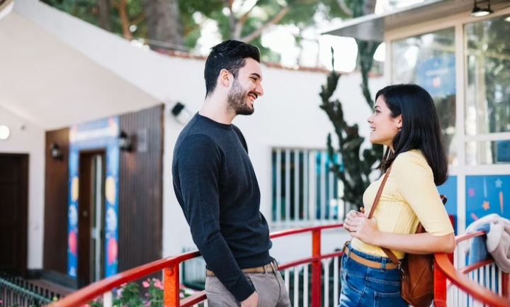 5 Alasan Lelaki Menatap Mata Perempuan, Ingin Kenal Lebih