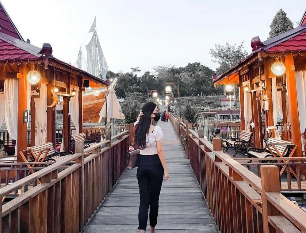 5 Tempat Buka Bersama Instagramable di Jogja, Makan di Atas Danau  